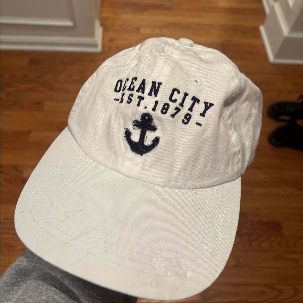 White Ocean City hat with Anchor Design
